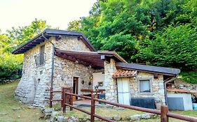 Countryside Cottage in Montorfano near Lake